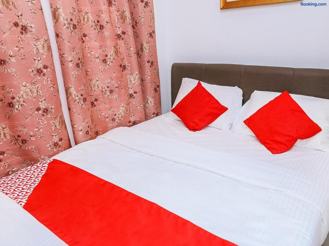 OYO 89772 Roselyn Inn