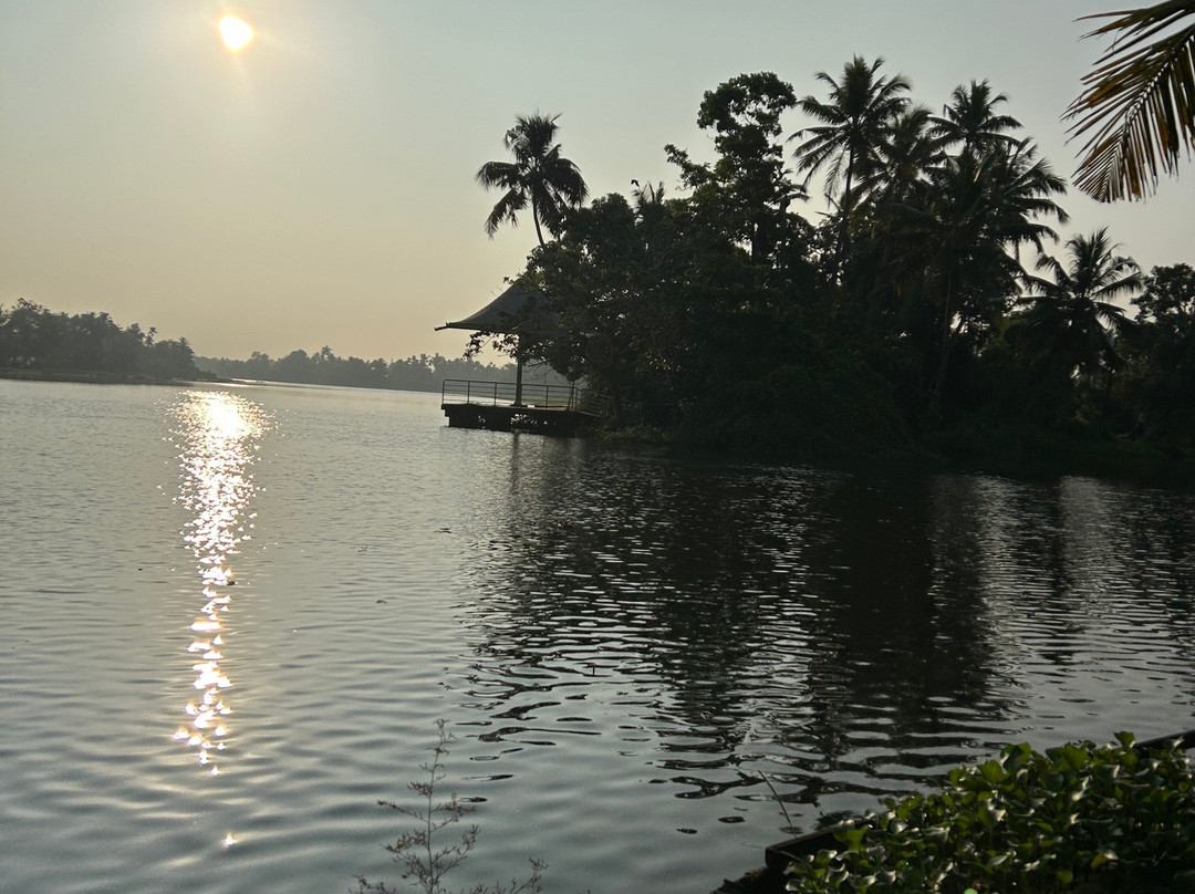 Riverside Retreat主图