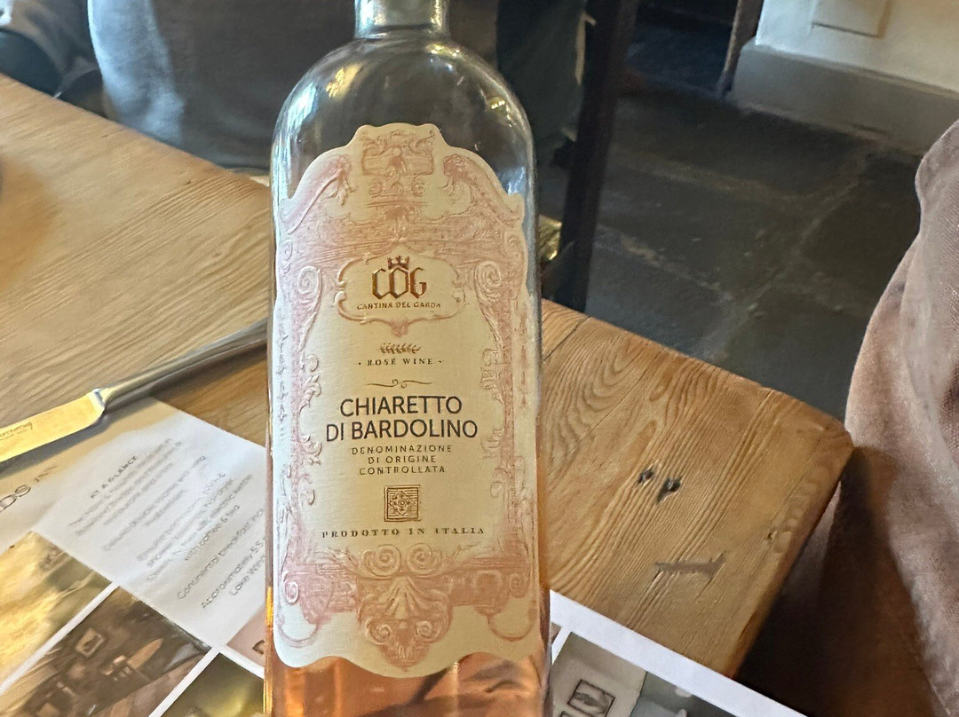 兔子与猎狗酒店主图