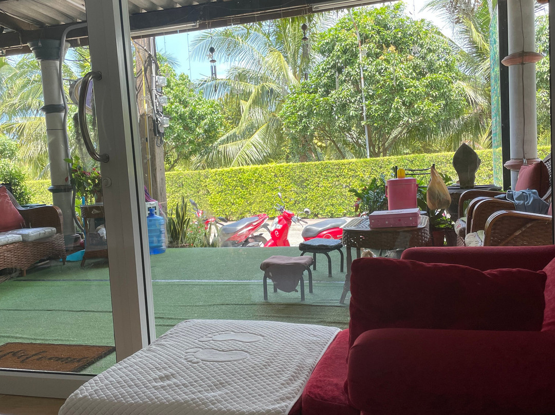 B. Massage & Nails Khao-lak景点图片