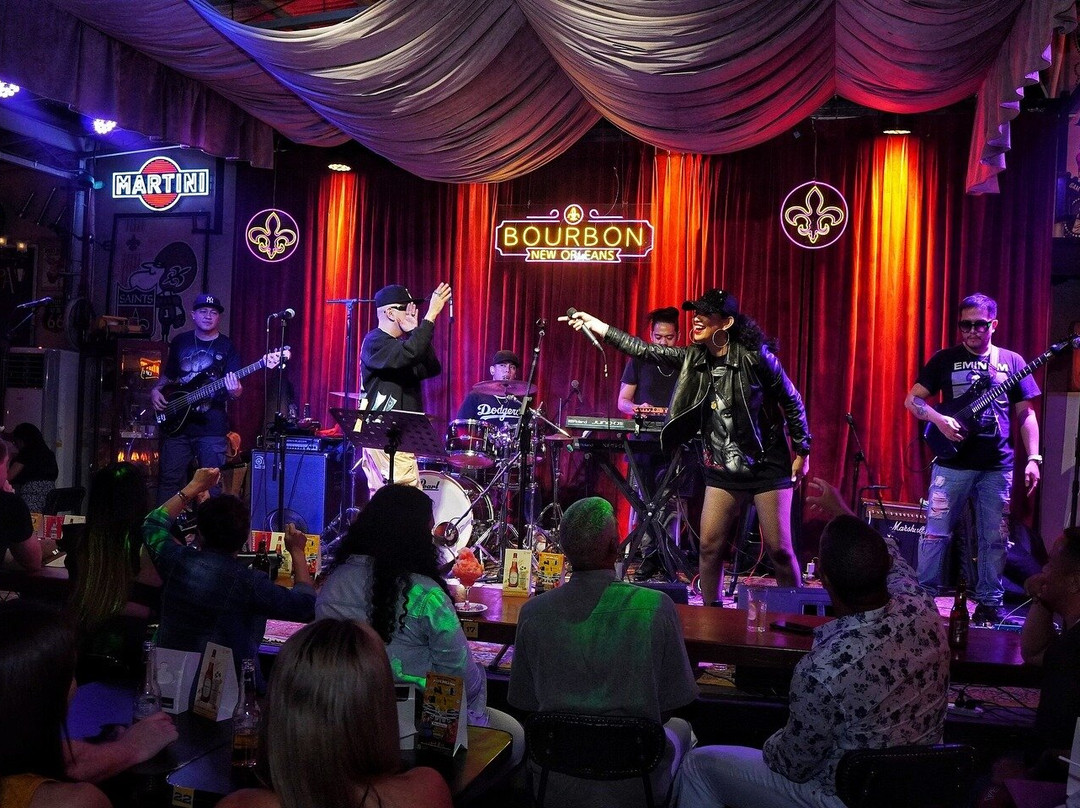 Makati : Music Clubs, Rooftops, and Go Go Bars Nightlife Tour-马卡蒂必去景点