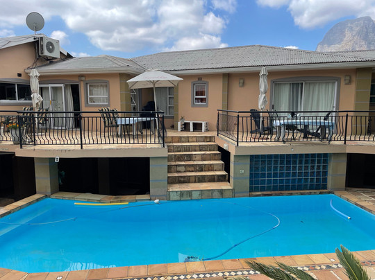 Lumley's Place Guesthouse主图