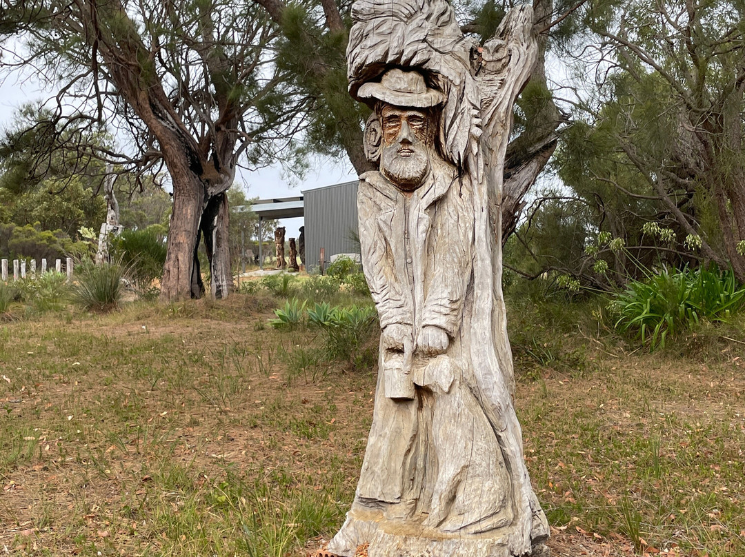 Chainsaw Sculpture Drive景点图片