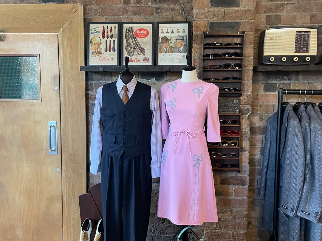 Revival Vintage Clothing-Huddersfield必去景点