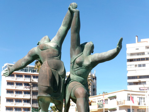 Mujeres Corriendo por la Playa-托雷莫里诺斯必去景点