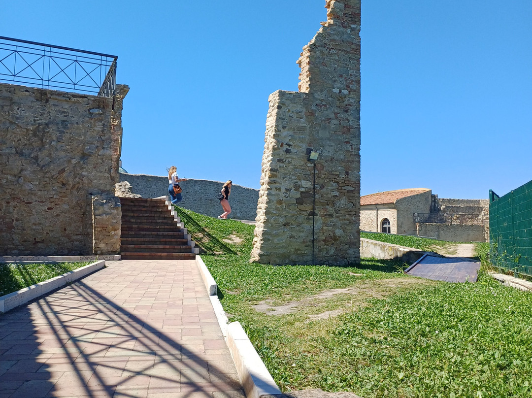 Castello Aragonese景点图片