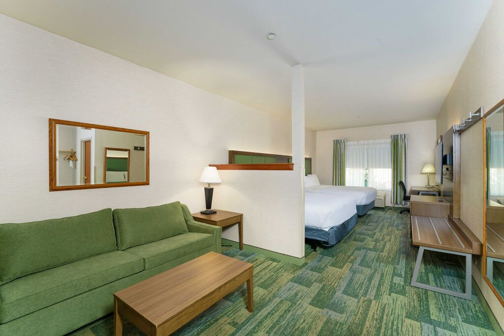 Triple Play Resort Hotel & Suites主图