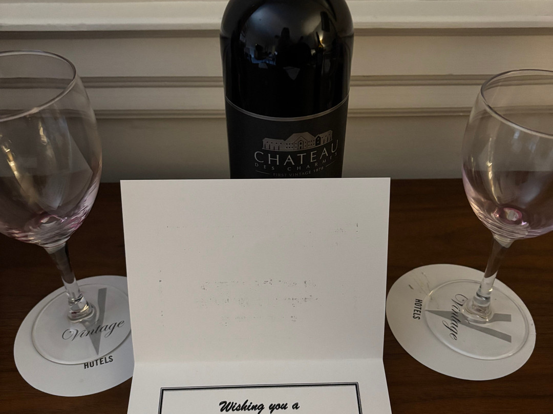 Pillar and Post主图