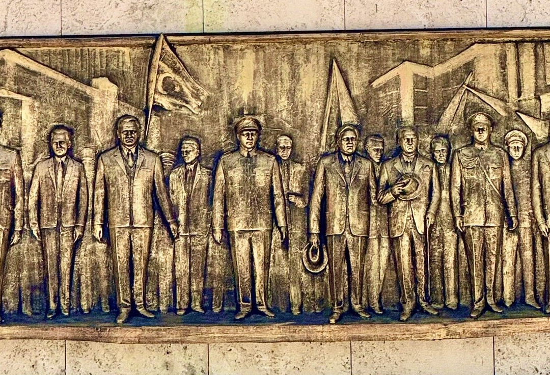 Cumhuri̇yet Meydani Atatürk Aniti-Urla必去景点