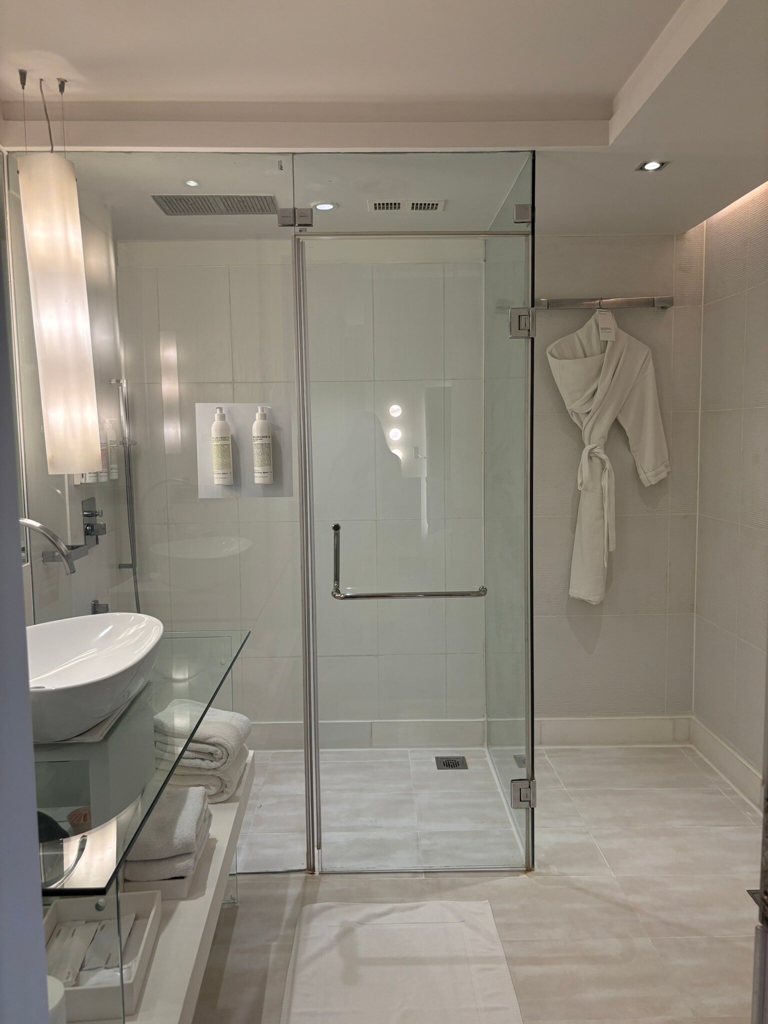 古尔冈铂尔曼中央公园酒店-浴室