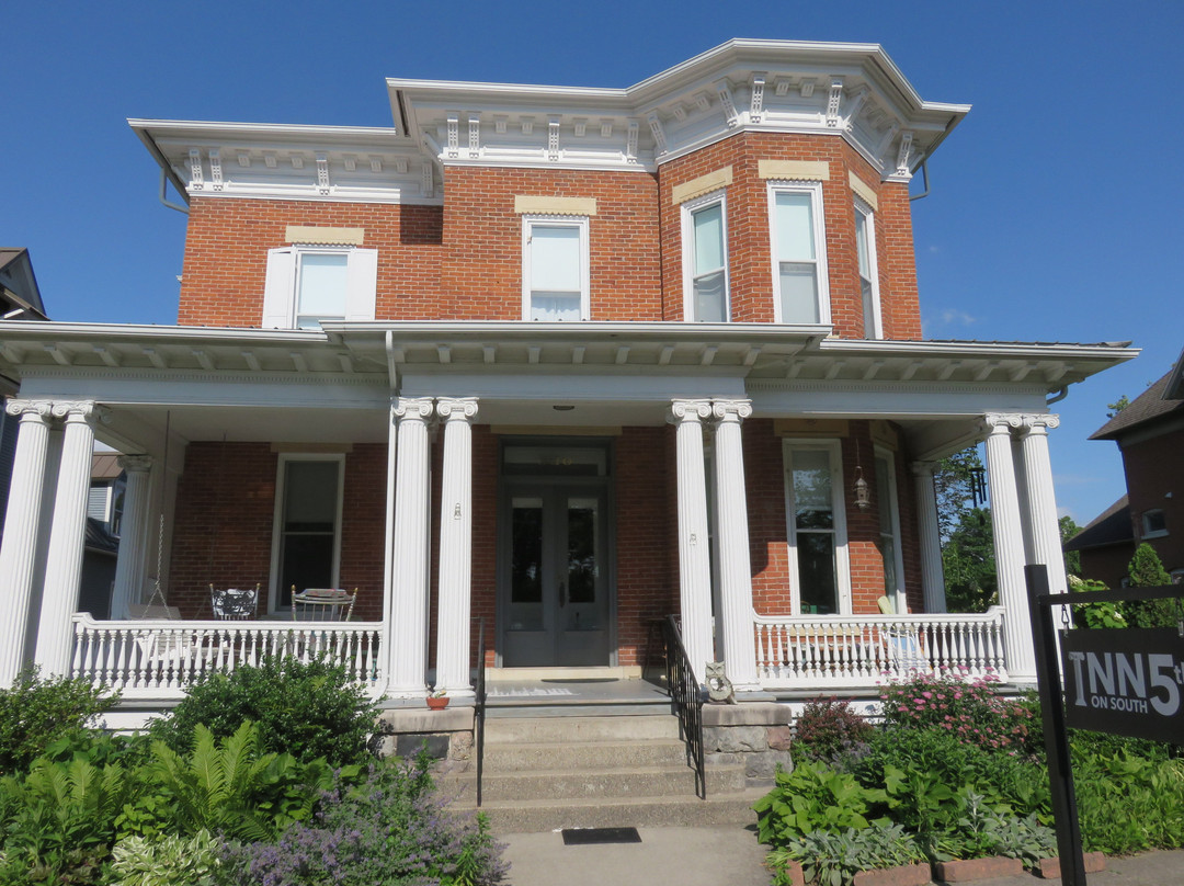 Inn on South 5th主图