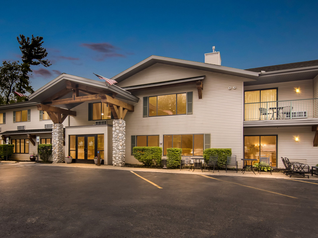 Beachfront Hotel Houghton Lake主图