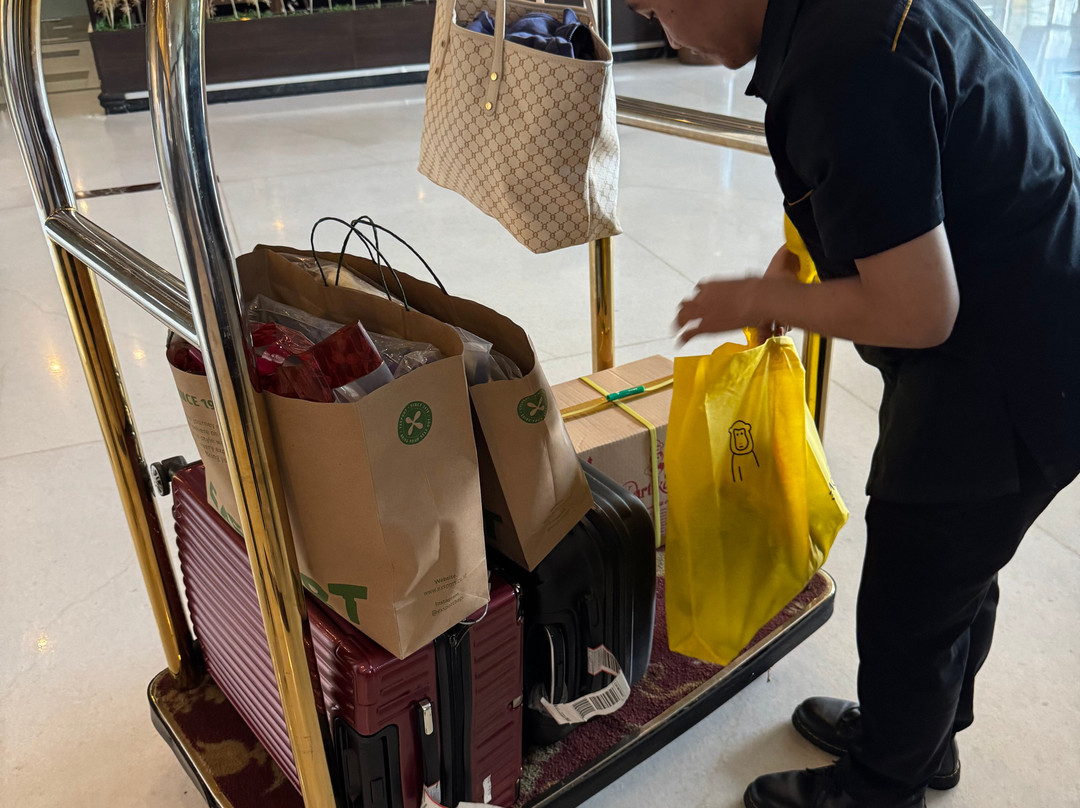 万隆金花酒店主图