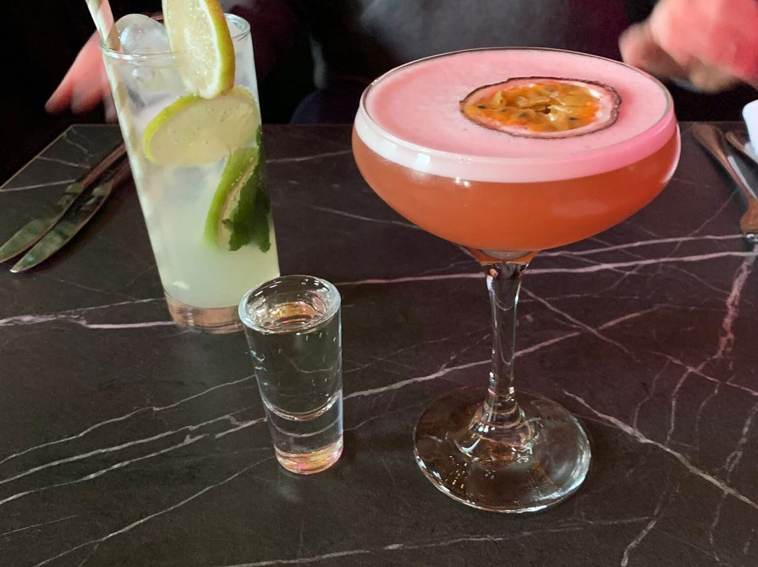 Zizzas Lounge and grill