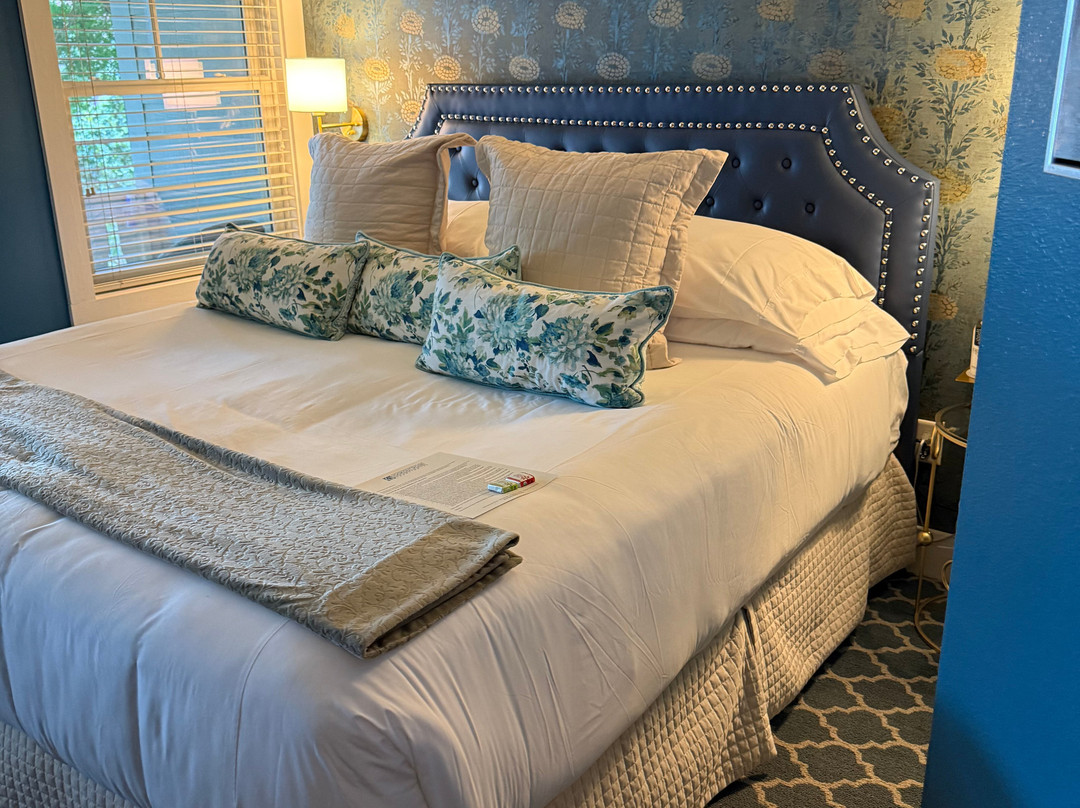 Lookout Point Lakeside Inn主图