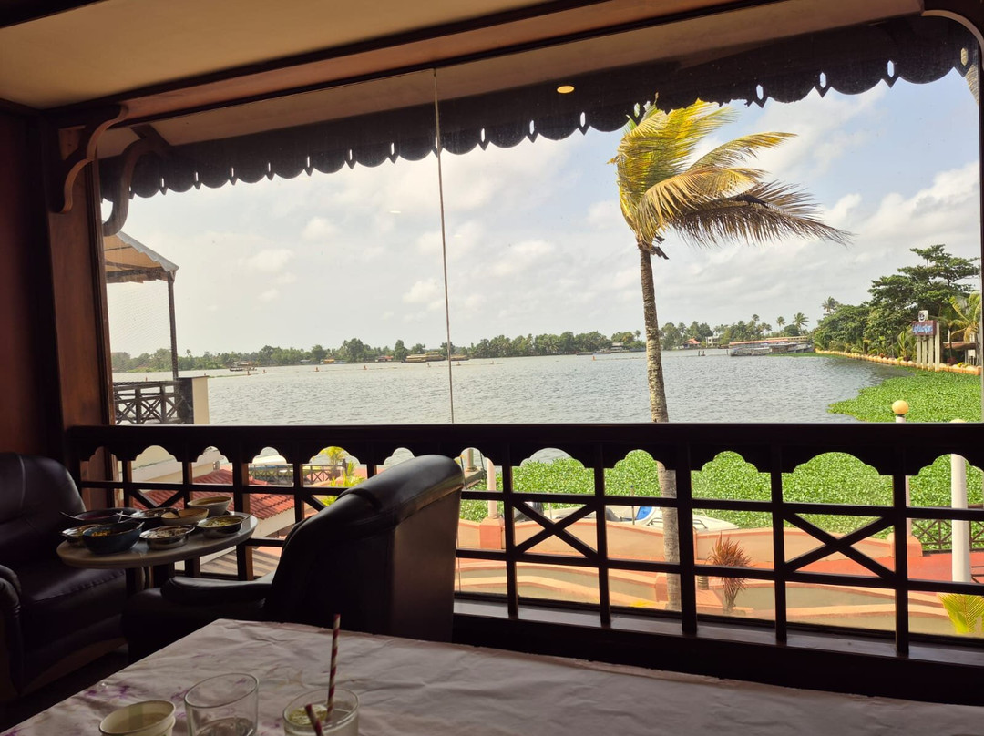 湖宫 - 豪华回水渡假村主图