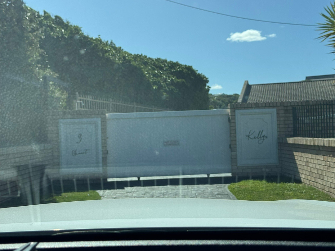 Kellys Beachfront Apartments