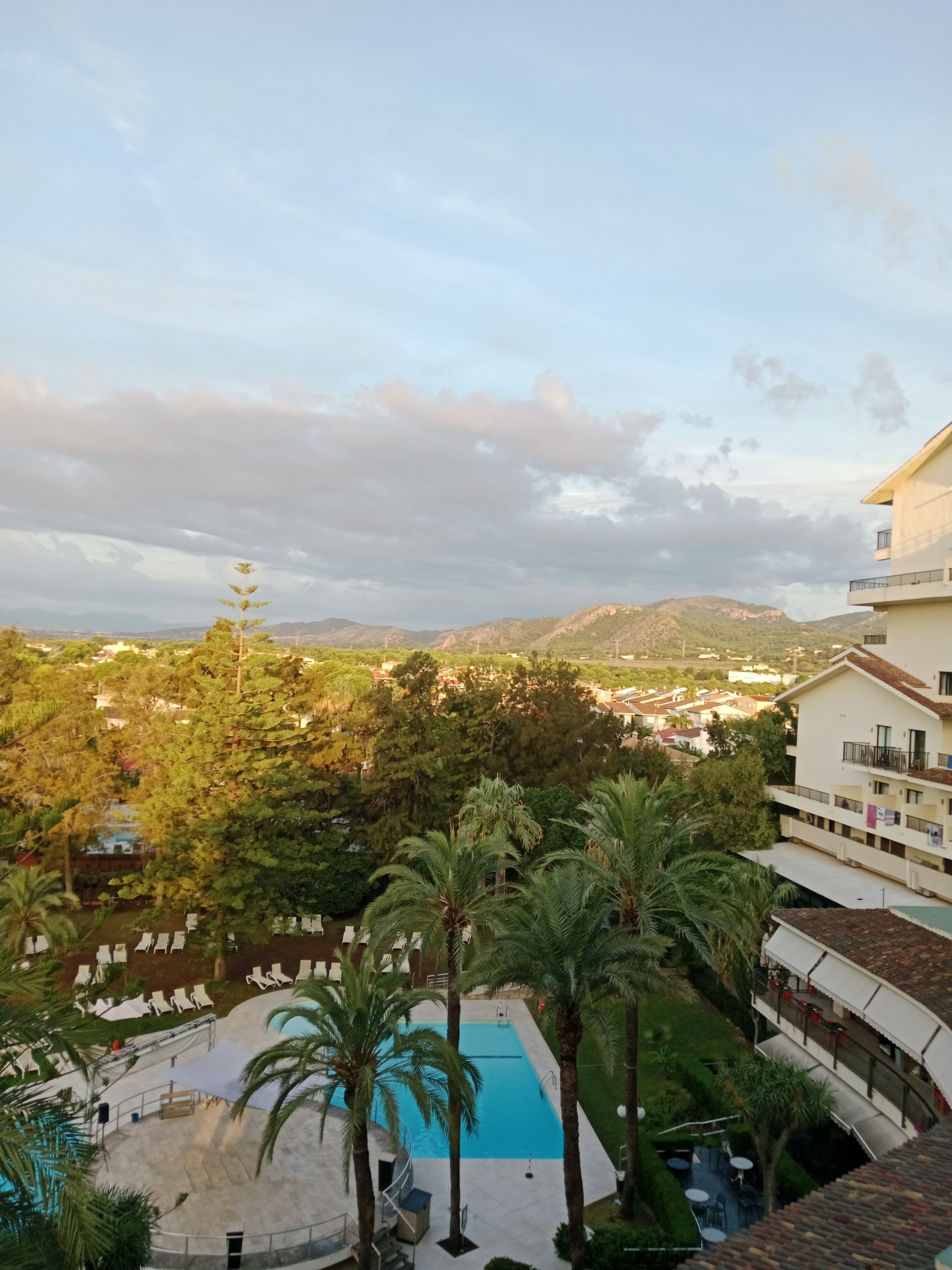 因图尔橙子酒店-官方