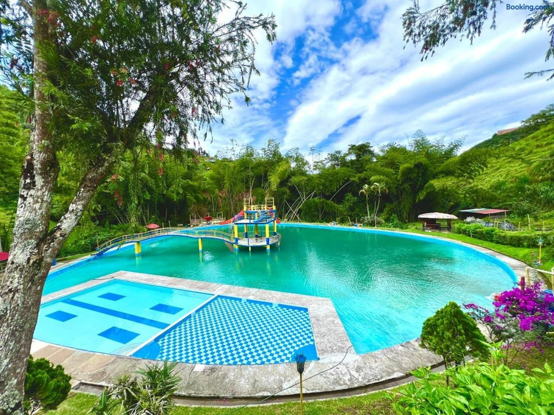 Hotel Parque Recreacional El Lago Libano