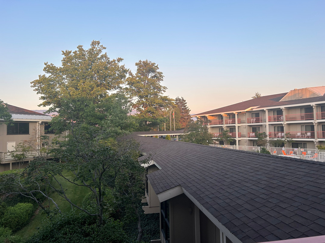 Ashland Hills Hotel & Suites主图