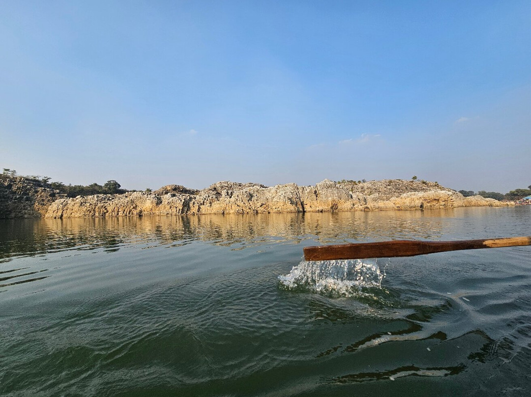 Marble Rocks at Bhedaghat-贾巴尔普尔必去景点