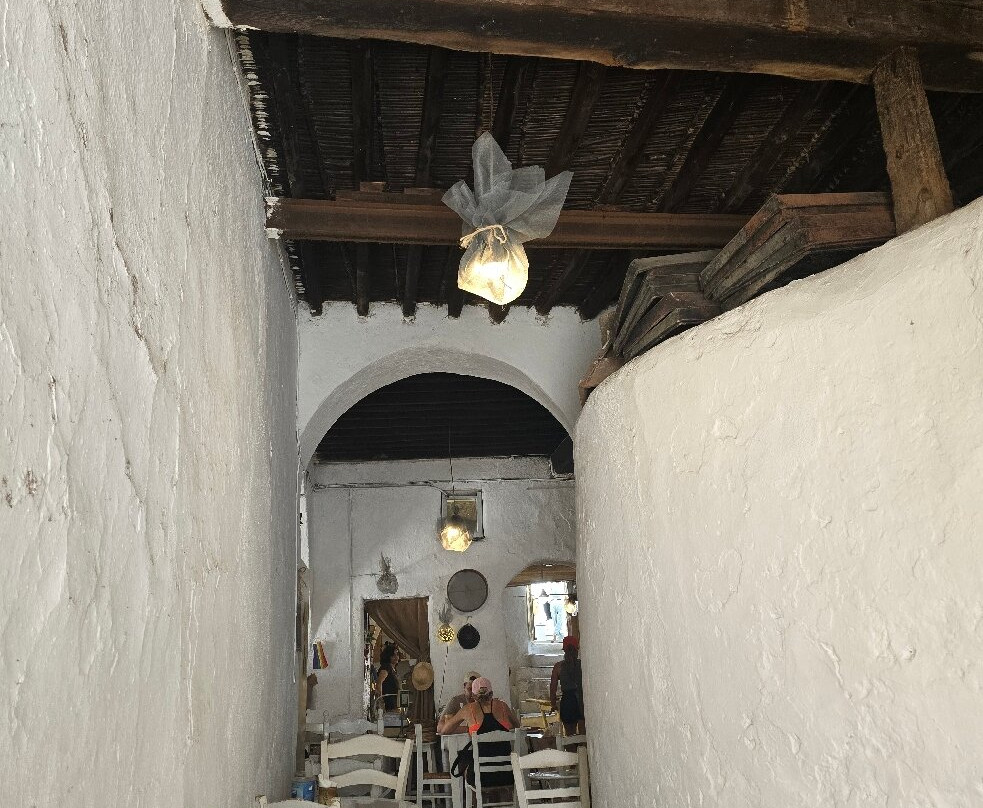 Gioras Wood Medieval Mykonian Bakery-米克诺斯镇必去景点