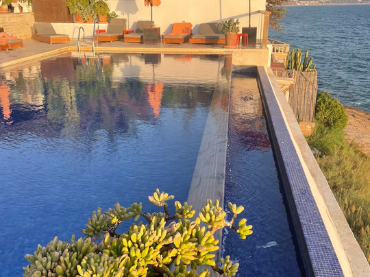 Amouage Bar & Kitchen