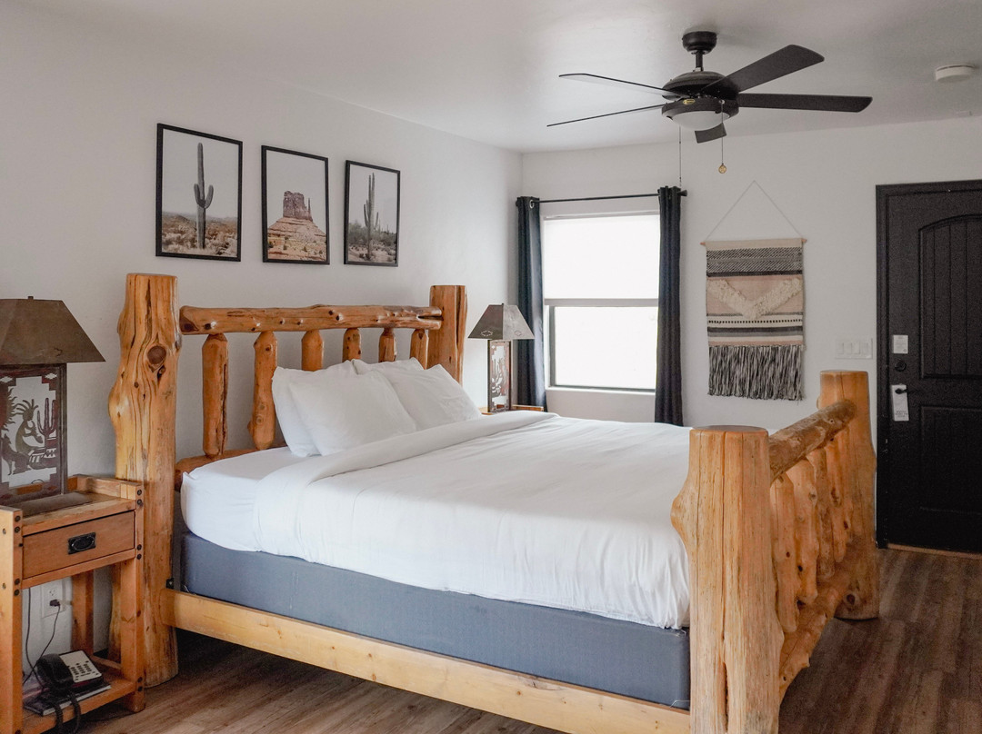 Creekside Lodge and Cabins主图