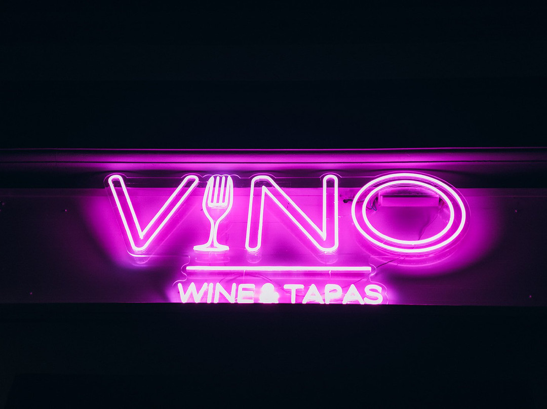 Vino - wine & tapas