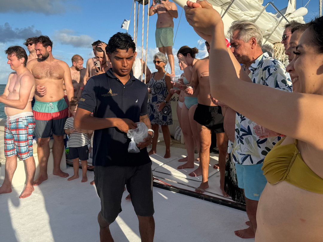 Paradise Catamarans-从莫雷洛斯港必去景点