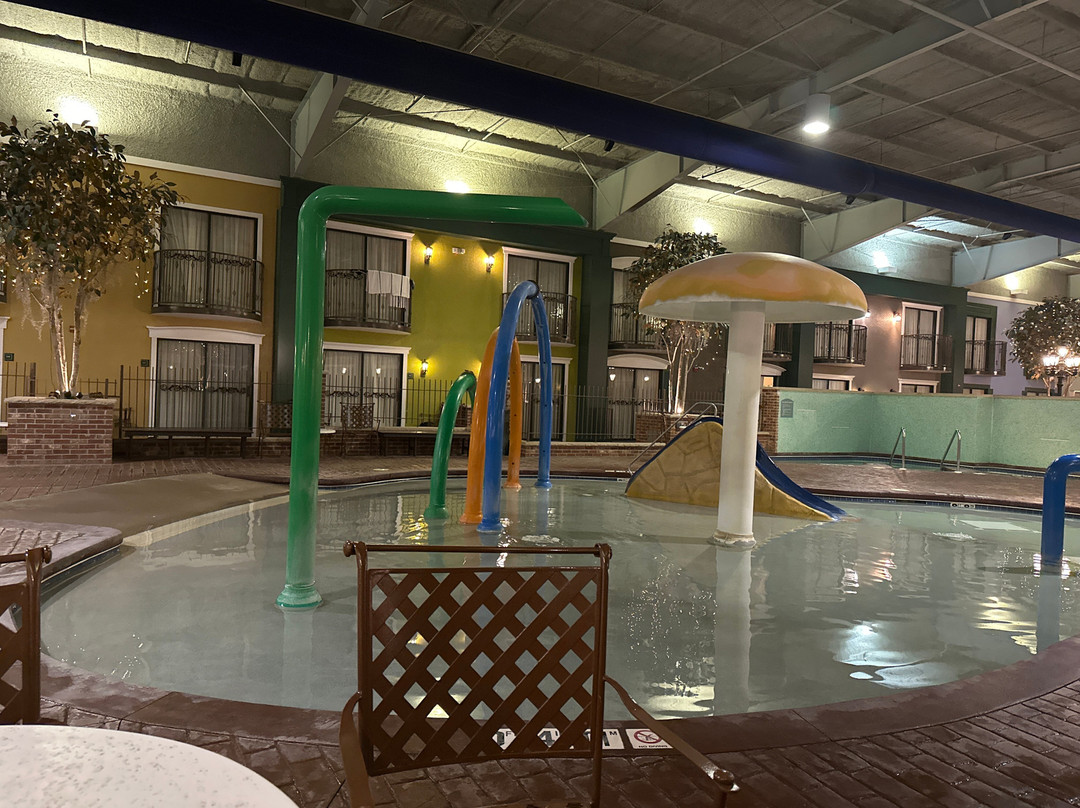 假日智选快捷套房酒店主图