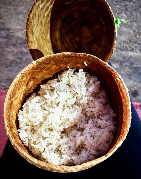 布施仪式-琅勃拉邦必去景点