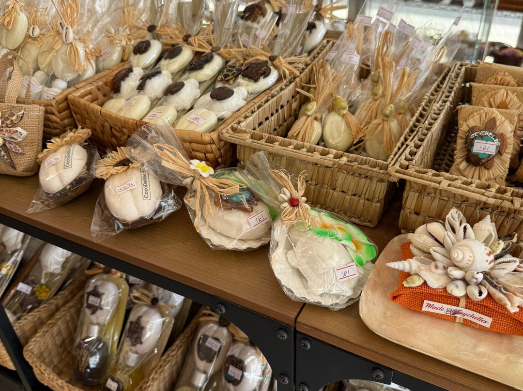 Koral Souvenir Boutique-博瓦隆必去景点