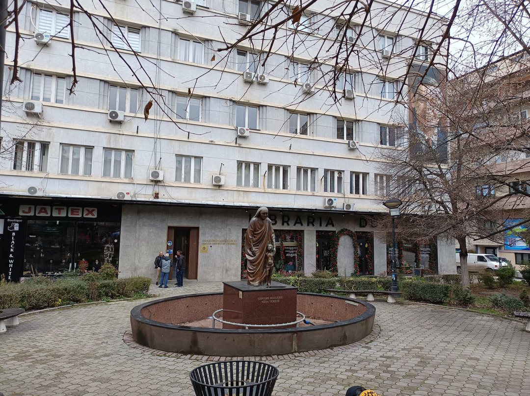 Statue of Mother Tereza-普里什蒂纳必去景点