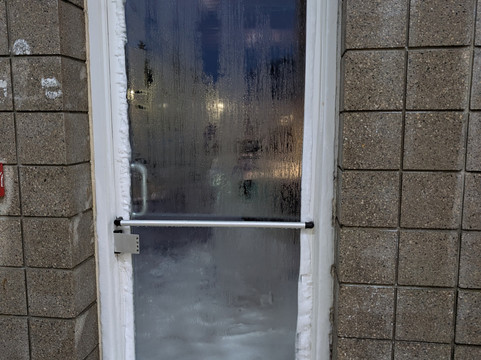 鹅卵石套房酒店-奥什科什主图