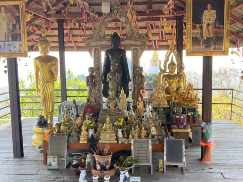 Wat Chaloem Phrakiat Phrachomklao Rachanuson-Wichet Nakhon必去景点