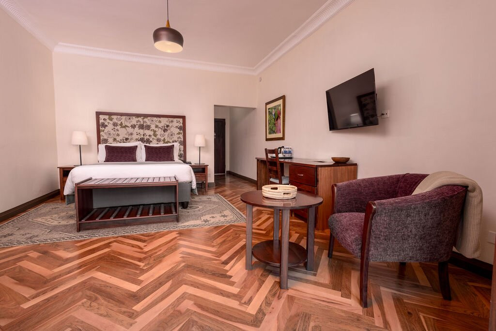 勃朗特酒店主图