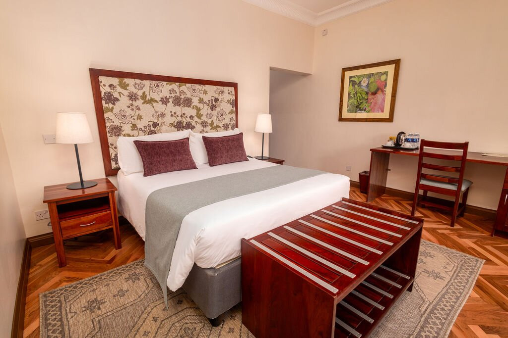 勃朗特酒店主图