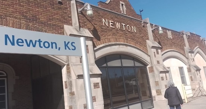 Blue Sky Sculpture-Newton必去景点