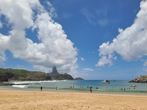 Porto de Santo Antonio Beach-费尔南多-迪诺罗尼亚群岛必去景点