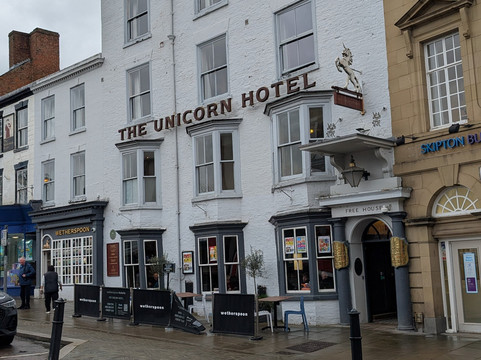 韦瑟斯彭独角兽酒店主图