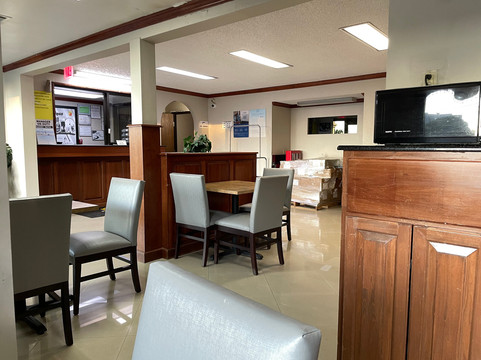 韦克罗斯速8酒店主图