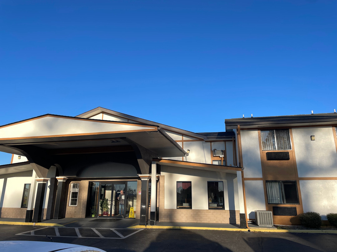 韦克罗斯速8酒店主图