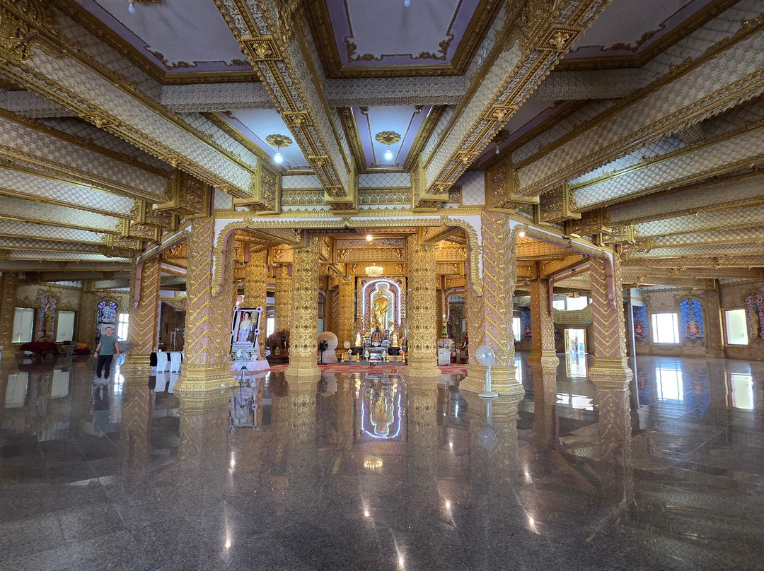 Phra Maha Chedi CHai Mongkol-Nong Phok必去景点