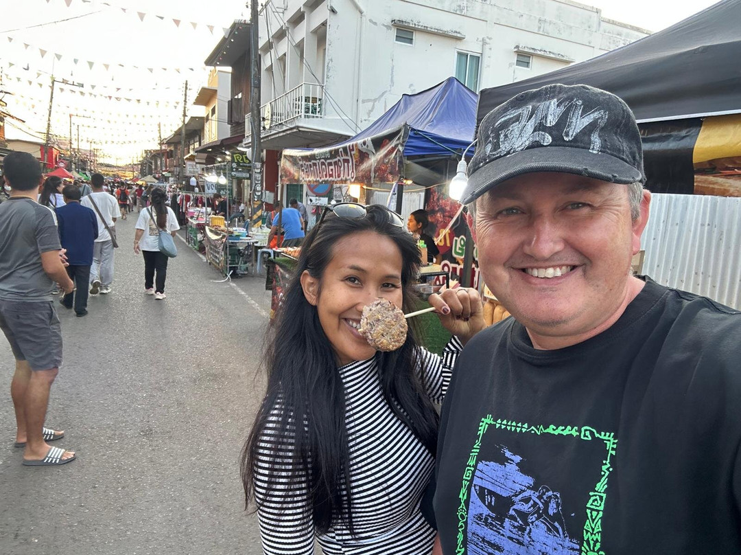 Khemarat Walking Street-琴叻必去景点