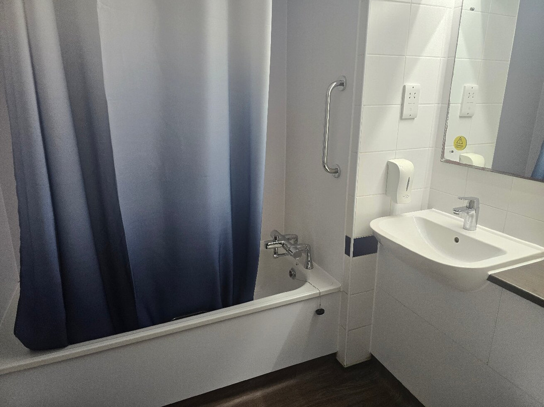 旅屋酒店-瑞丁M4西行主图