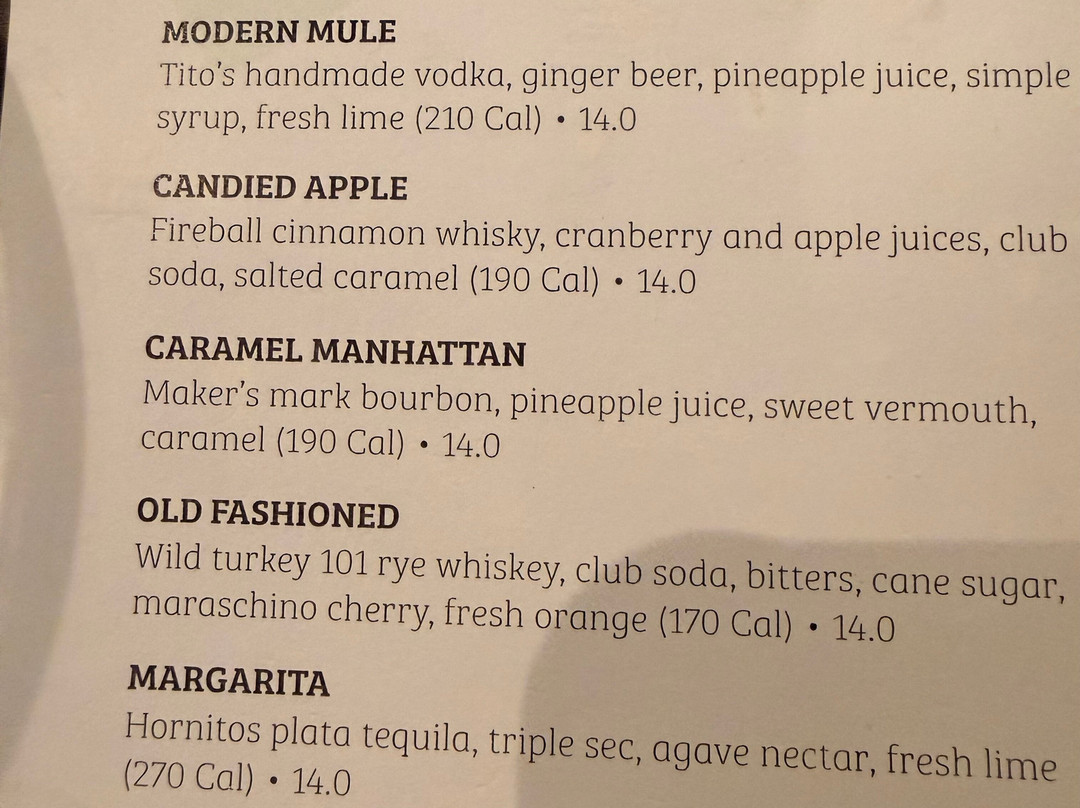 阿尔巴尼希尔顿花园酒店主图