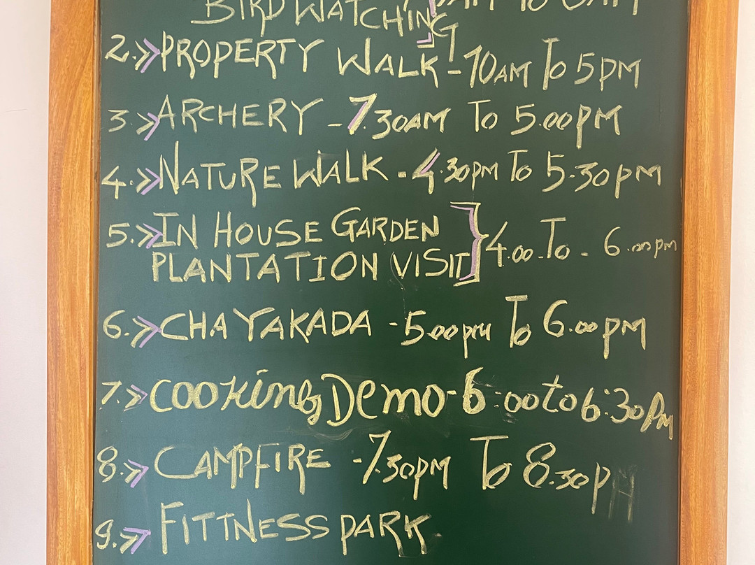 慕那尔落叶酒店主图