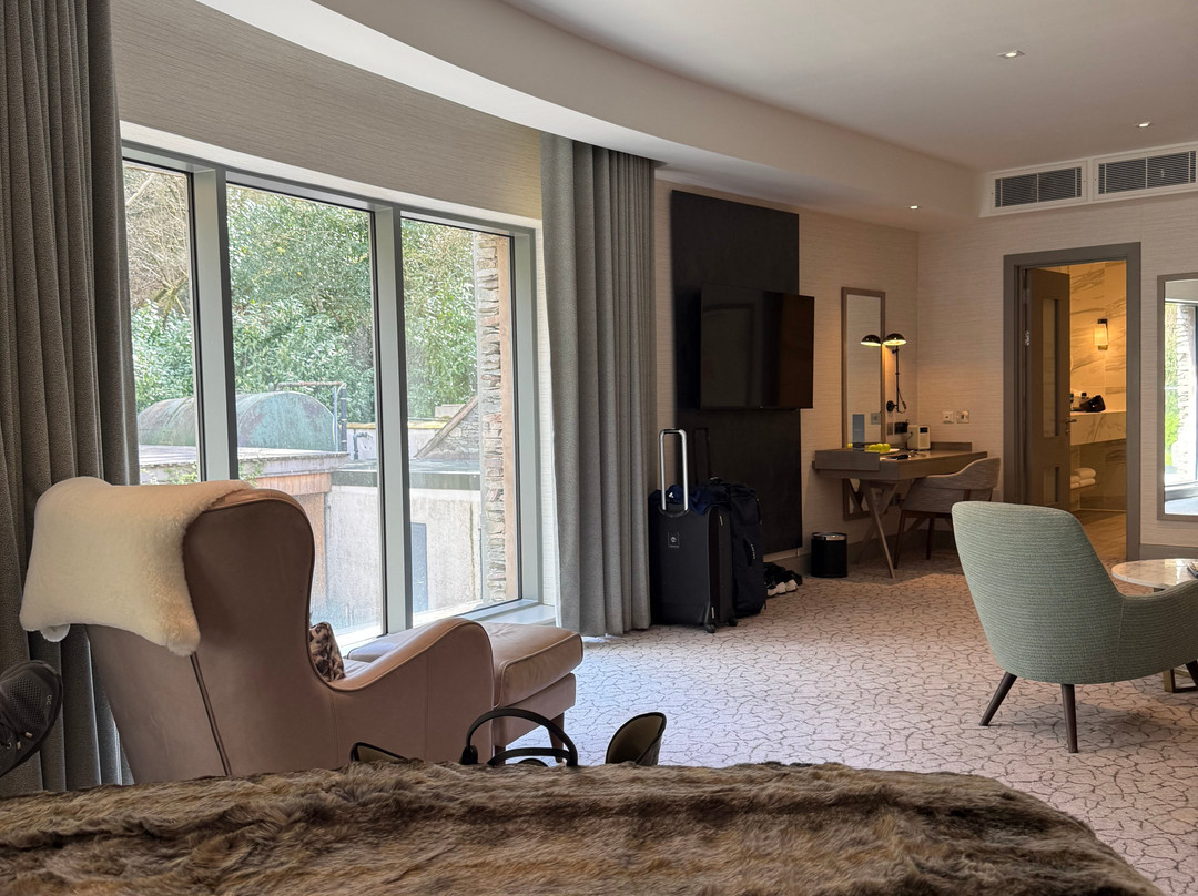 洛多尔瀑布水疗酒店主图