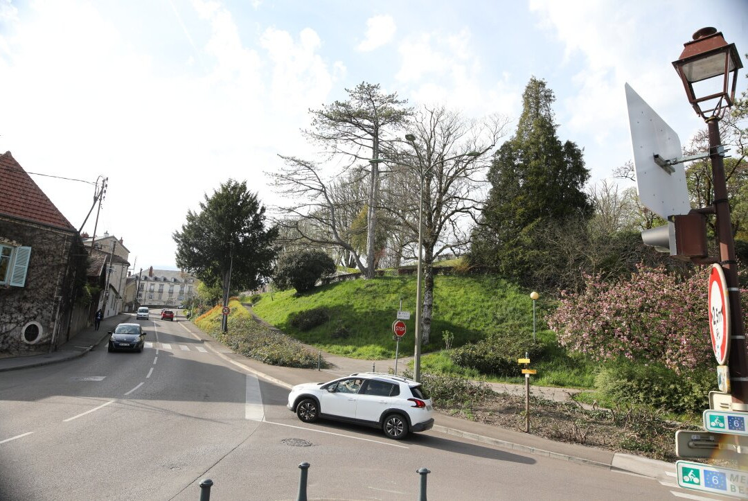 Cours Saint-Mauris-多勒必去景点